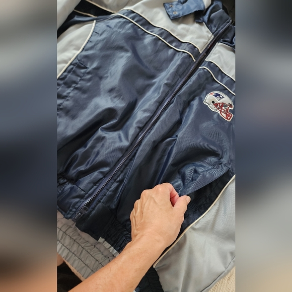 NFL Patriots quilted jacket, size L - Picture 8 of 16